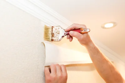 Pose de papier peint à Crotenay — revêtements muraux et toiles de verre